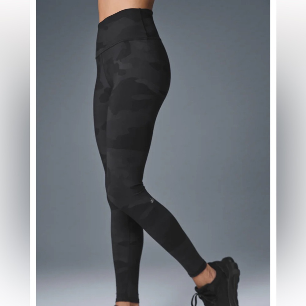 🟣 BOGO! Like New! Alo High Waisted Camo Leggings